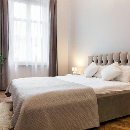Chopin Apartment In The Center Of Lviv Buitenkant foto