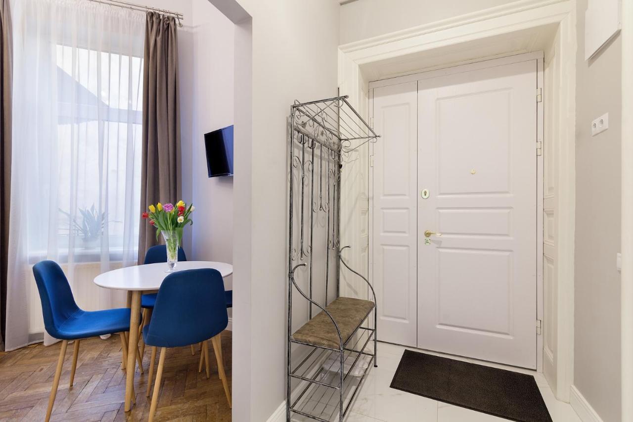 Chopin Apartment In The Center Of Lviv Buitenkant foto
