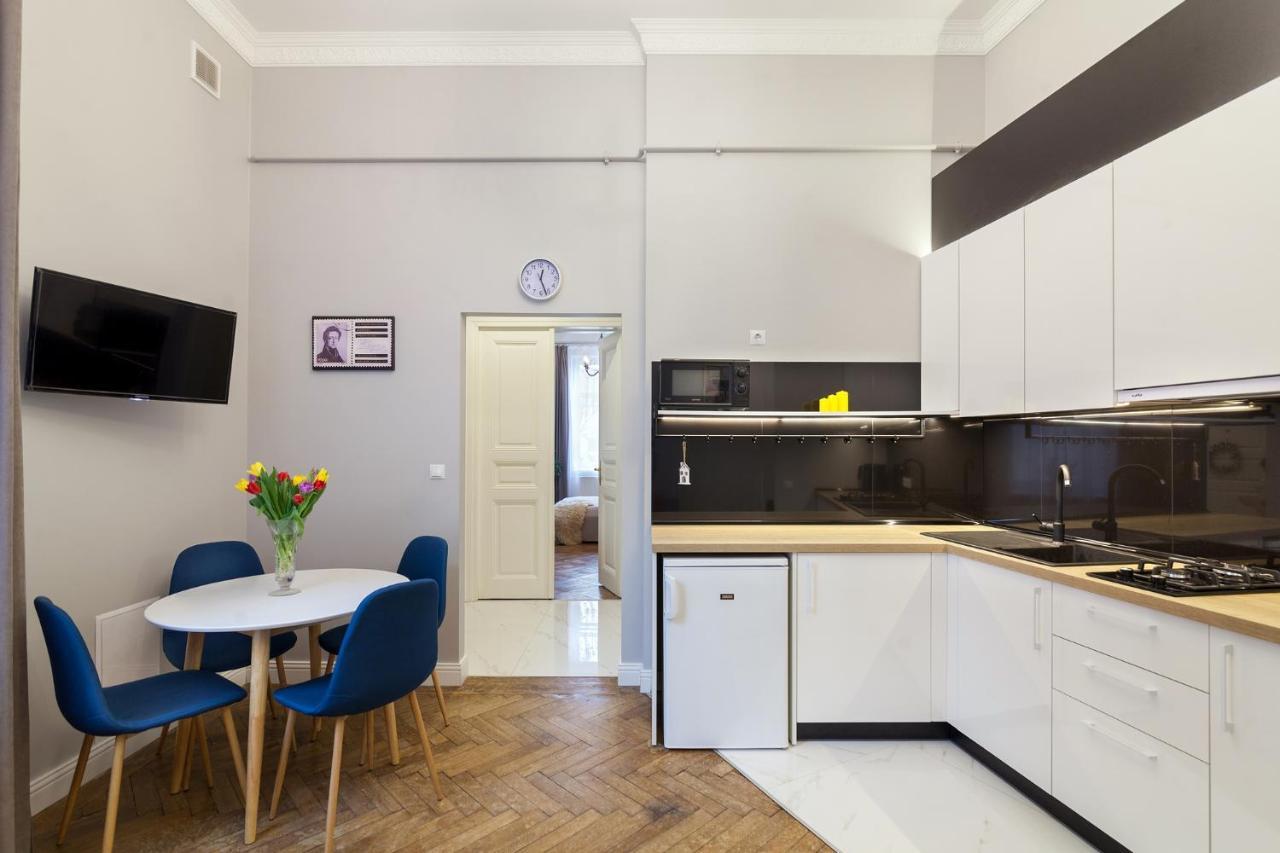 Chopin Apartment In The Center Of Lviv Buitenkant foto