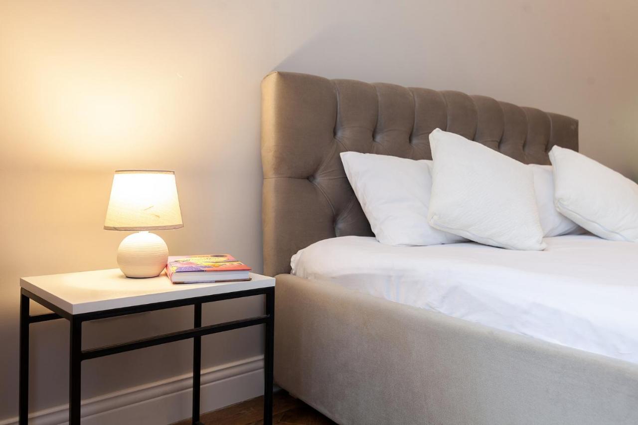 Chopin Apartment In The Center Of Lviv Buitenkant foto